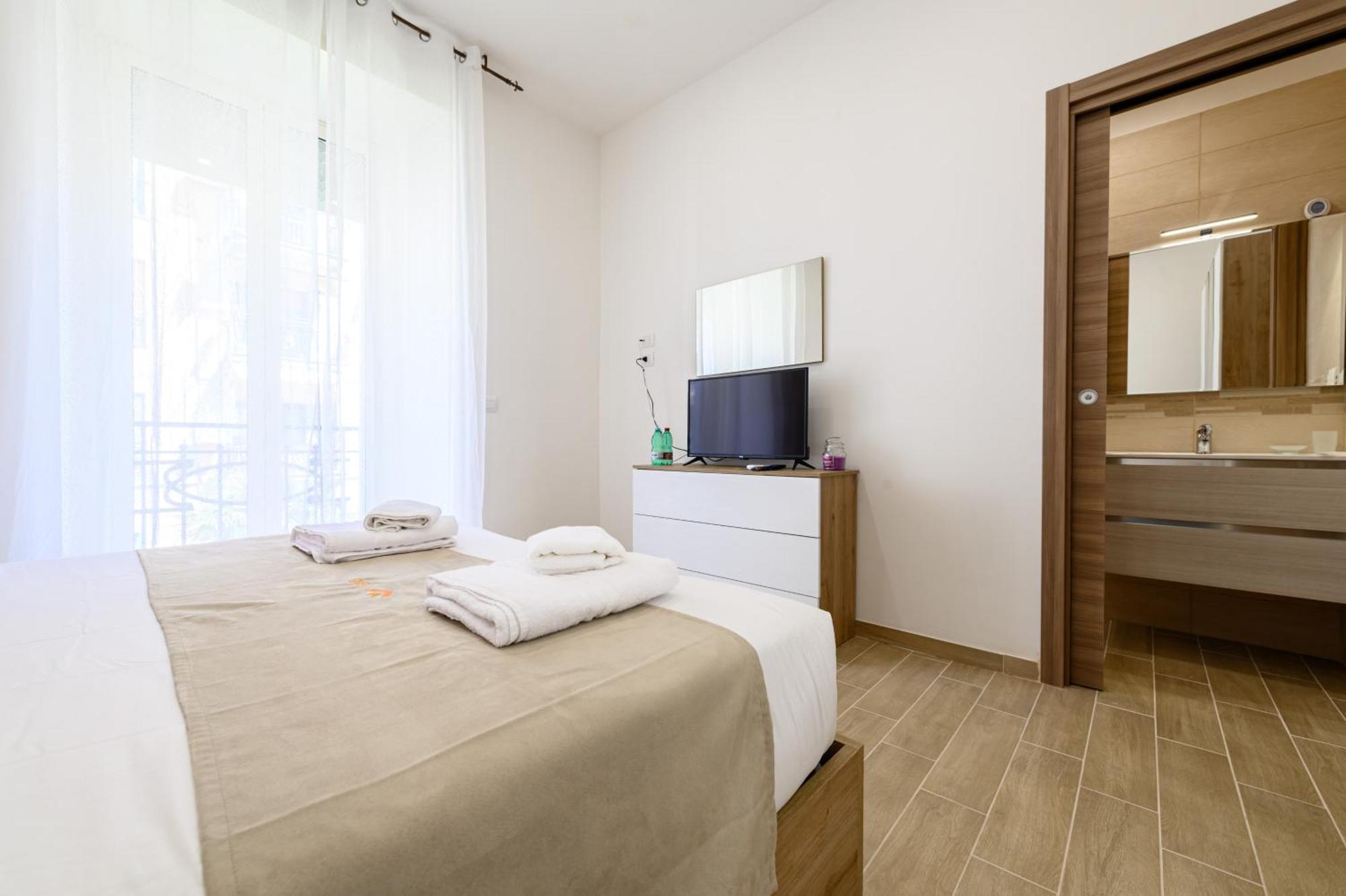 Domus Romeo Apartment Наполи Екстериор снимка