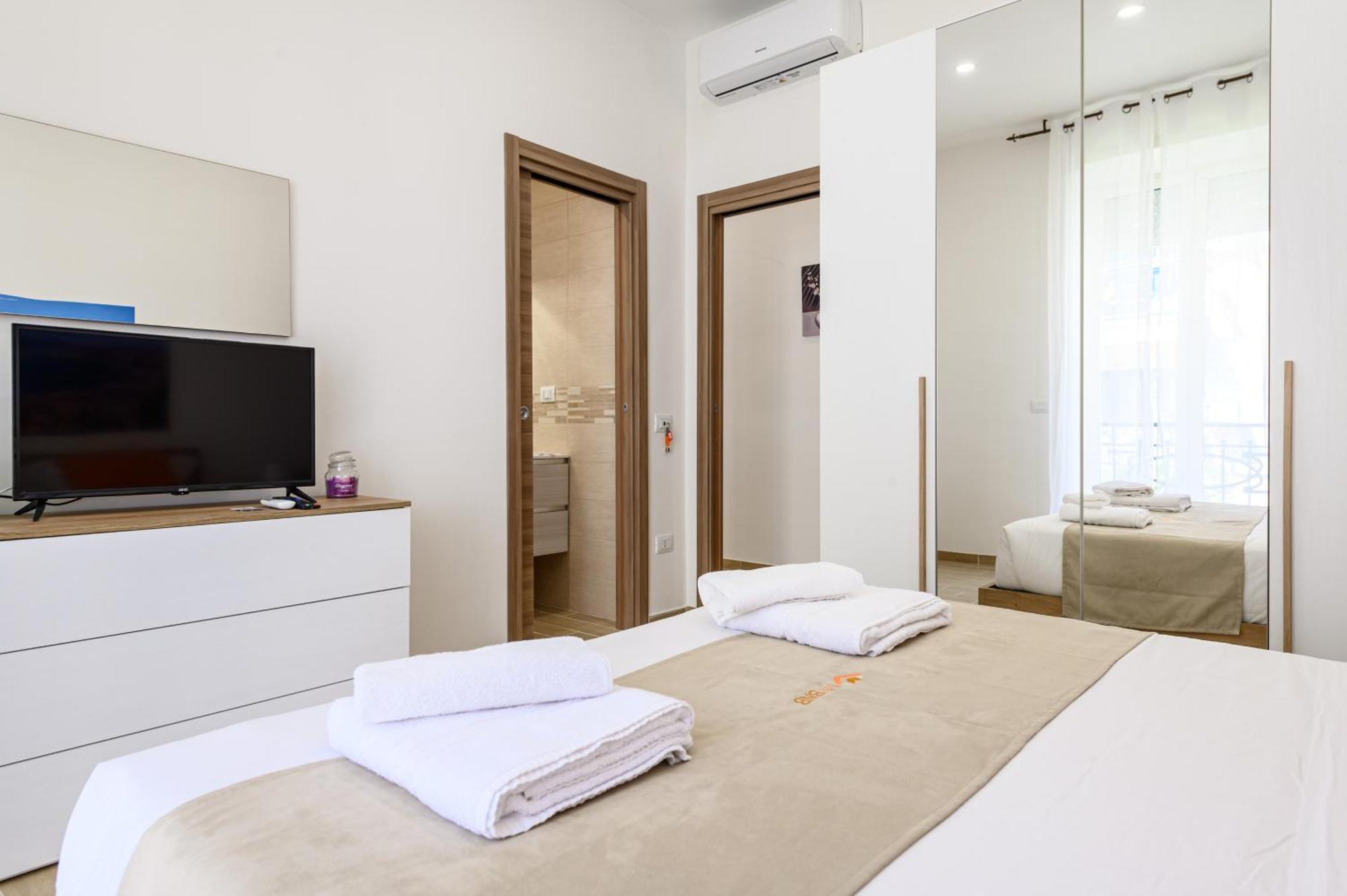 Domus Romeo Apartment Наполи Екстериор снимка