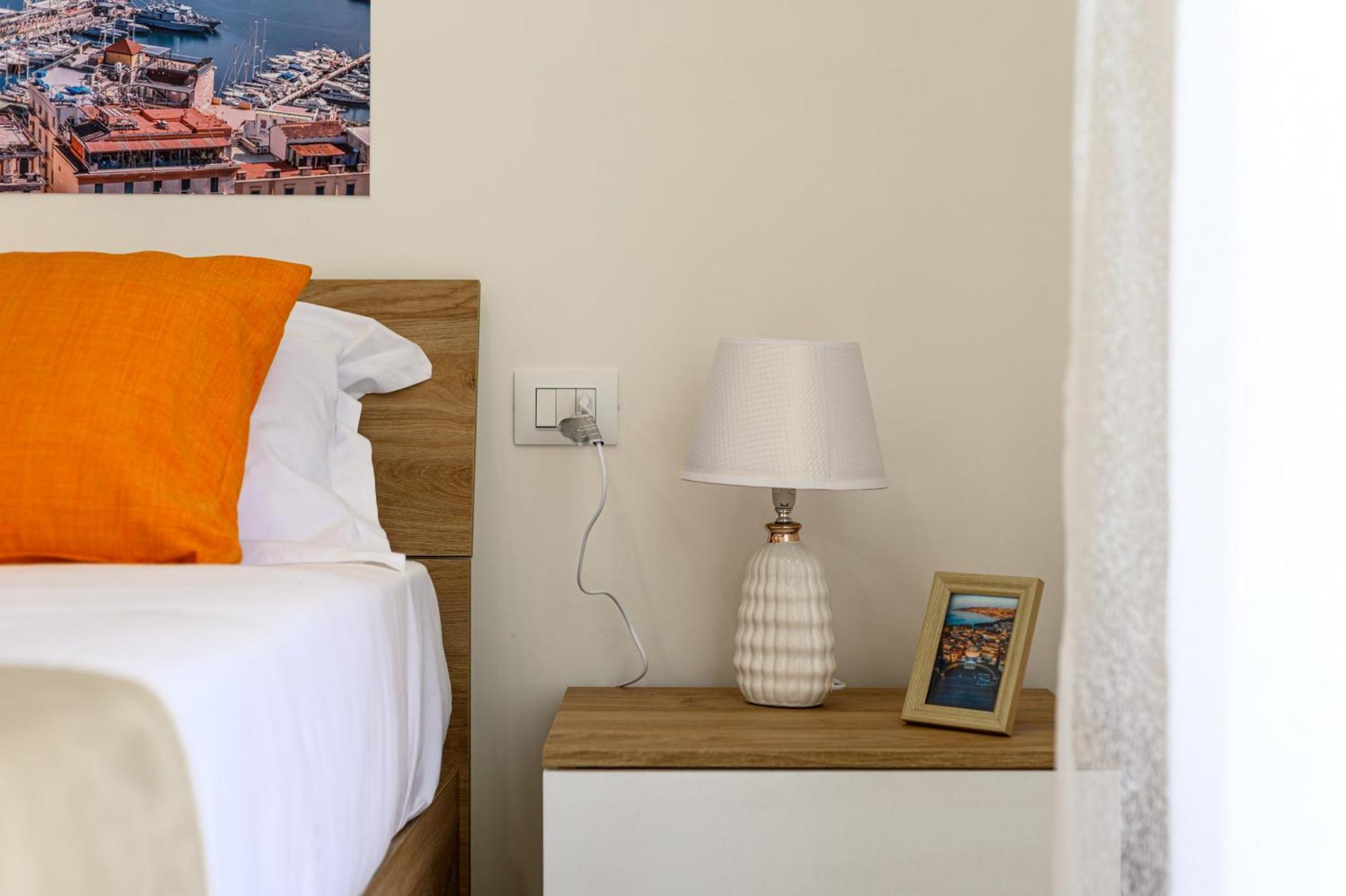 Domus Romeo Apartment Наполи Екстериор снимка