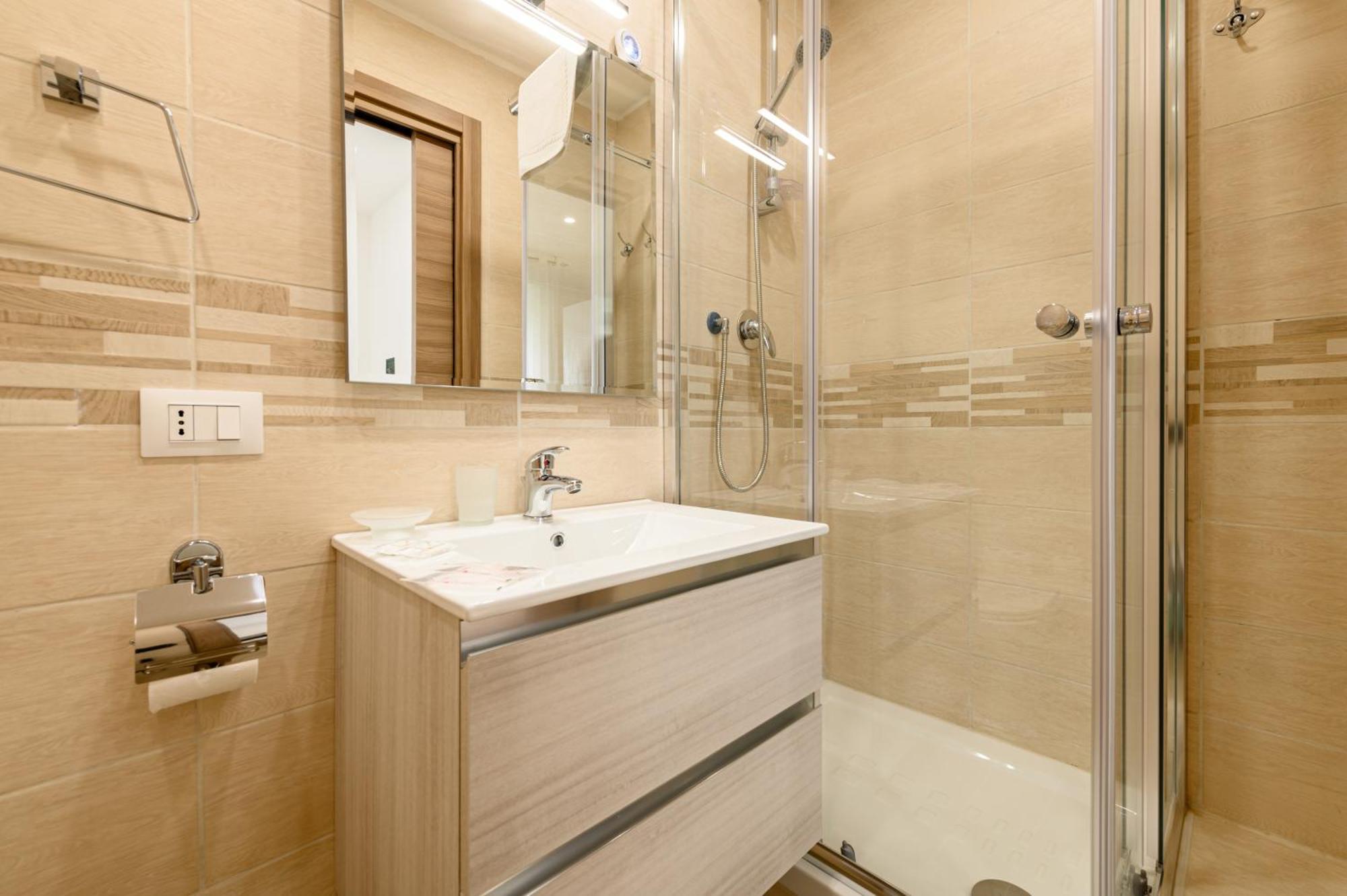 Domus Romeo Apartment Наполи Екстериор снимка
