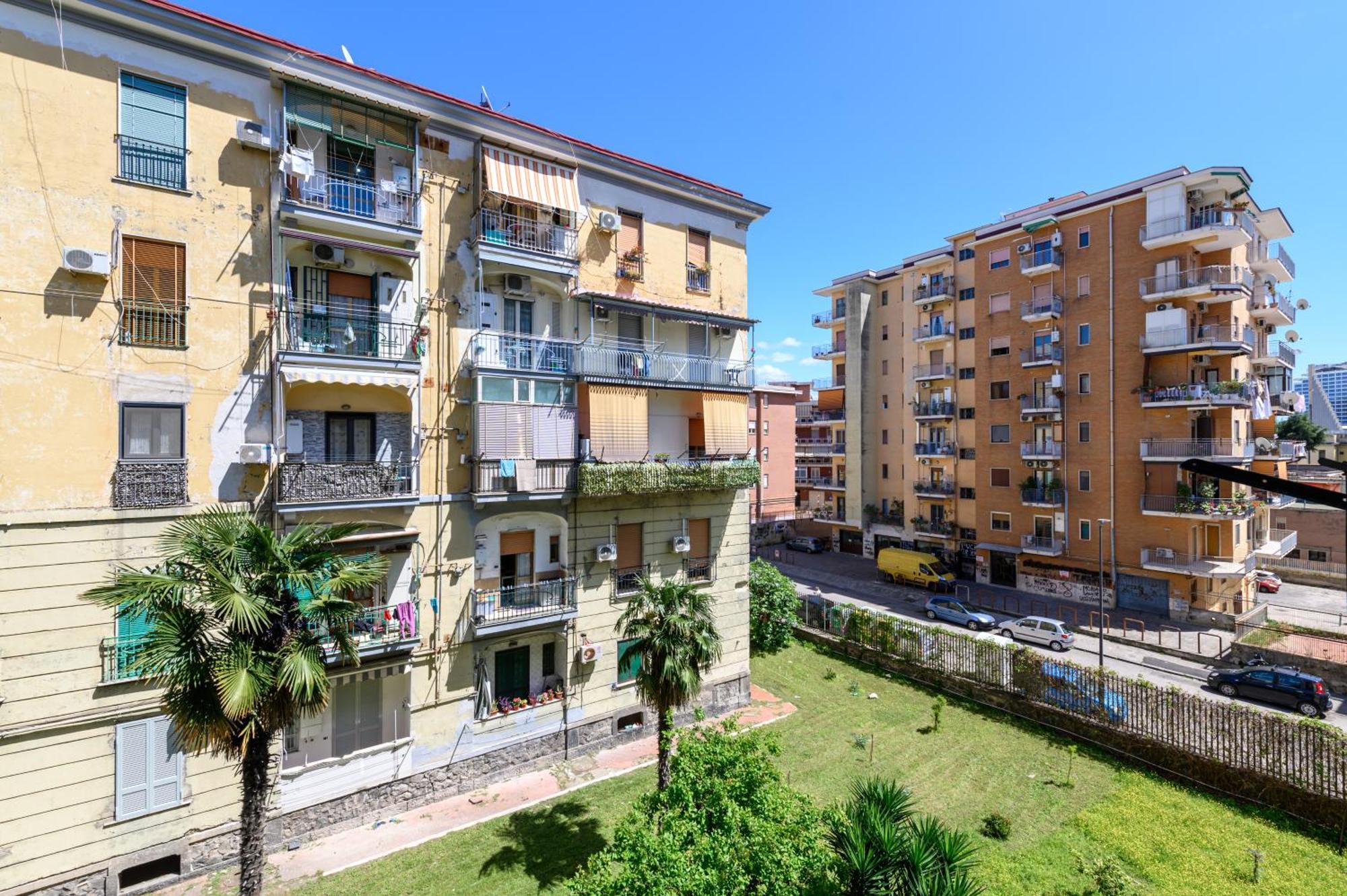 Domus Romeo Apartment Наполи Екстериор снимка